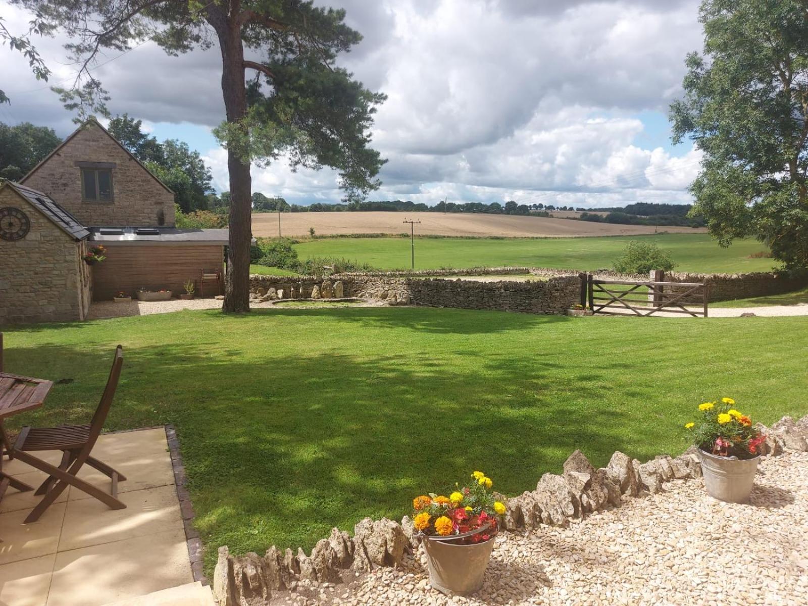 Thames Head Wharf - Historic Cotswold Cottage With Stunning Countryside Views Cirencester Luaran gambar