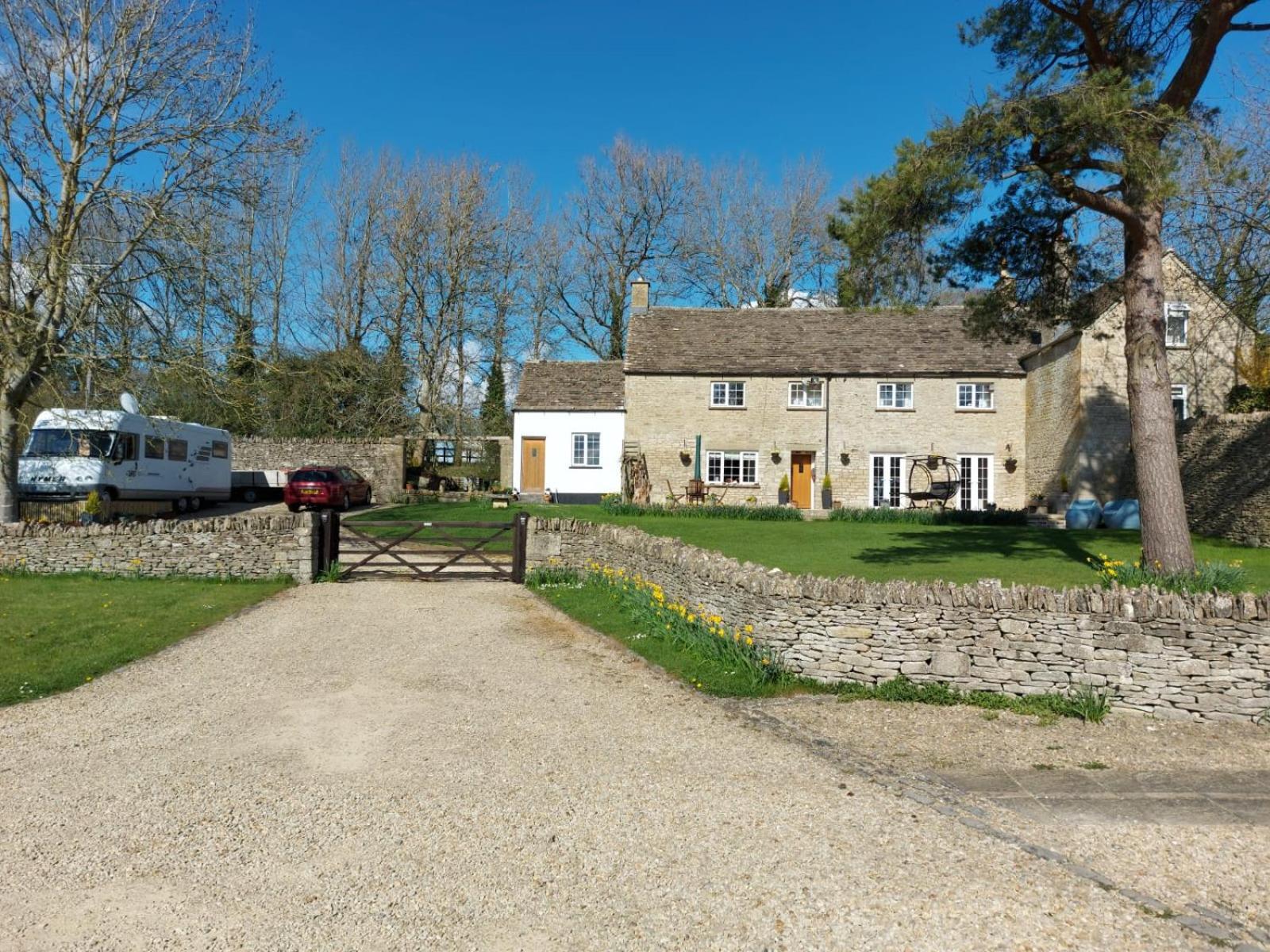 Thames Head Wharf - Historic Cotswold Cottage With Stunning Countryside Views Cirencester Luaran gambar